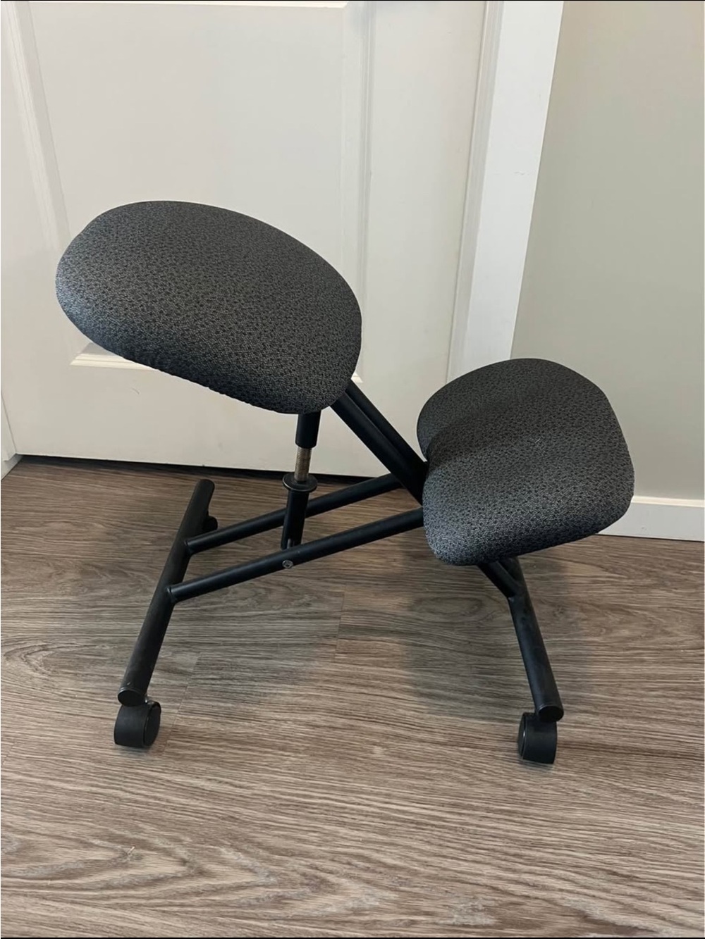 Ergonomic Kneeling Chair in Dark Gray